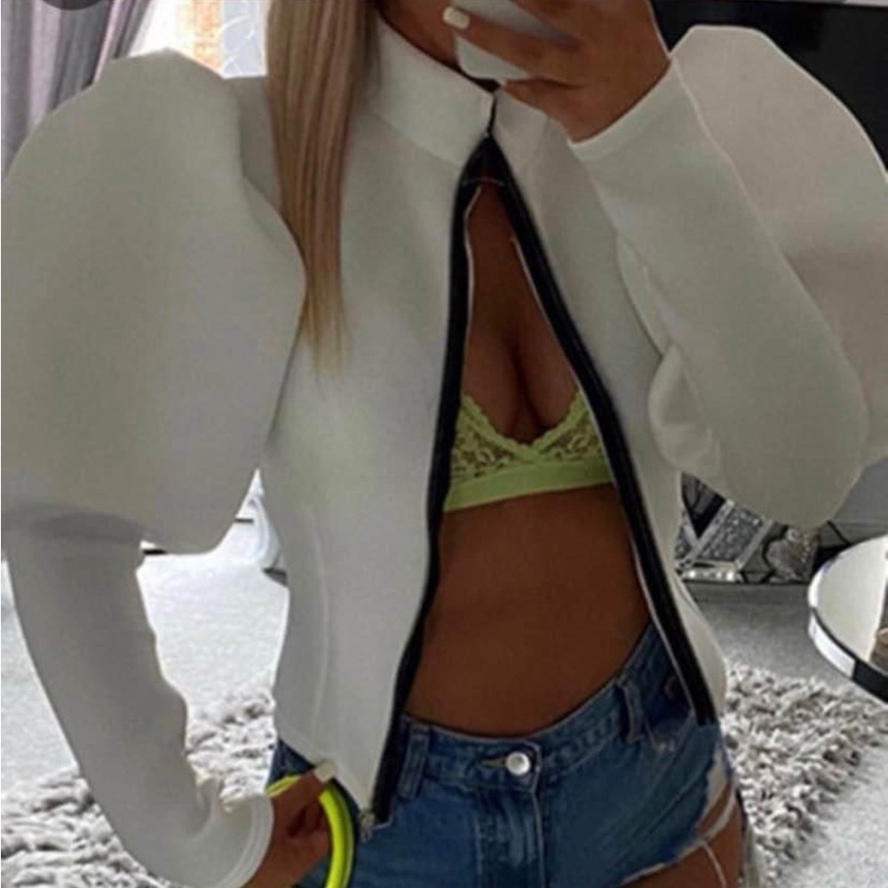 White Puff sleeve jacket